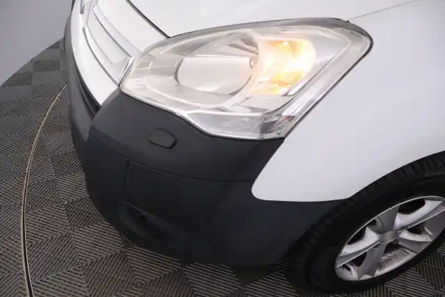 Valkoinen Pakettiauto, Citroen Berlingo Van – IJE-754