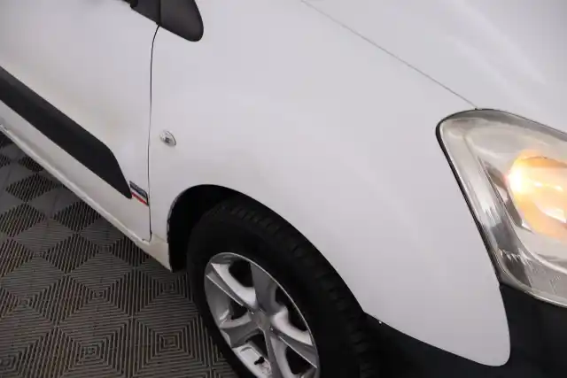 Valkoinen Pakettiauto, Citroen Berlingo Van – IJE-754