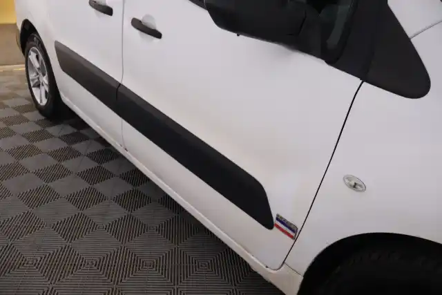 Valkoinen Pakettiauto, Citroen Berlingo Van – IJE-754