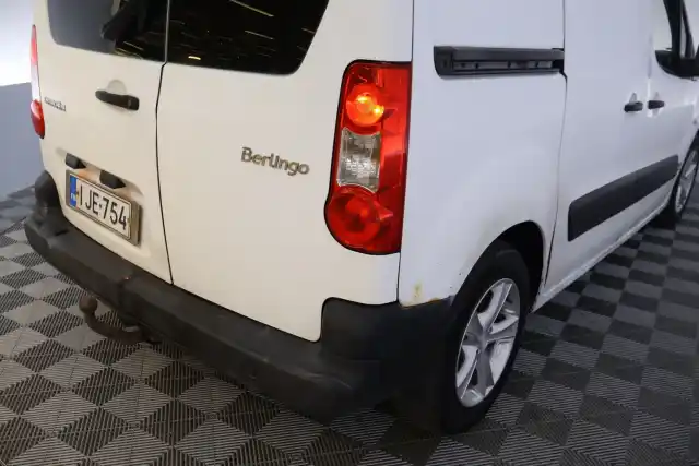 Valkoinen Pakettiauto, Citroen Berlingo Van – IJE-754