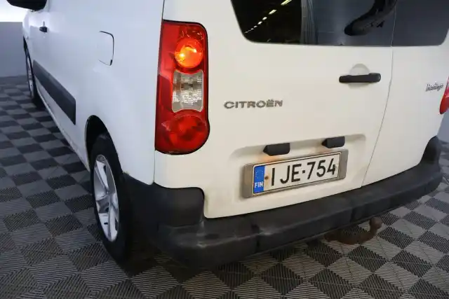 Valkoinen Pakettiauto, Citroen Berlingo Van – IJE-754