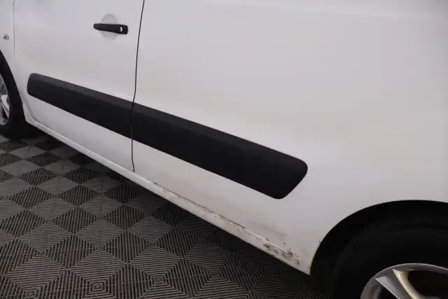 Valkoinen Pakettiauto, Citroen Berlingo Van – IJE-754
