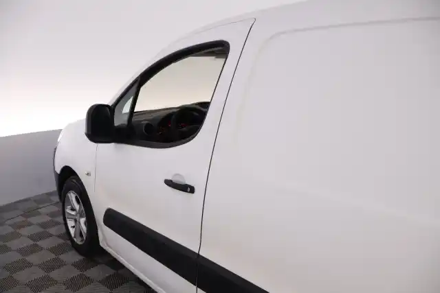Valkoinen Pakettiauto, Citroen Berlingo Van – IJE-754