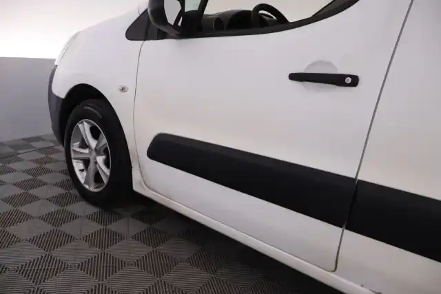 Valkoinen Pakettiauto, Citroen Berlingo Van – IJE-754