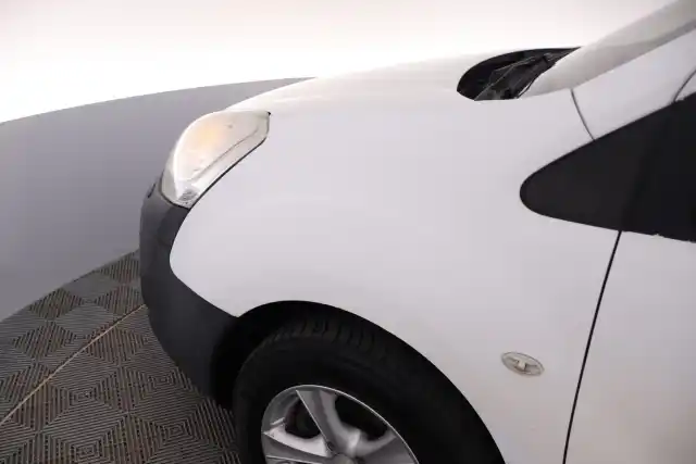 Valkoinen Pakettiauto, Citroen Berlingo Van – IJE-754