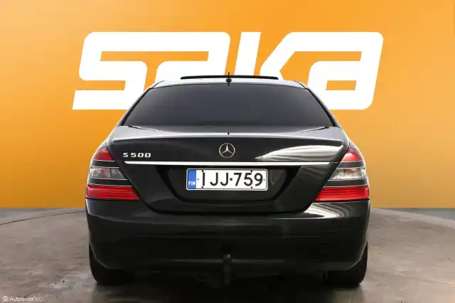 Musta Sedan, Mercedes-Benz S – IJJ-759