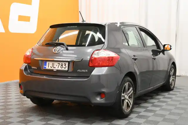 Harmaa Viistoperä, Toyota Auris – IJL-783