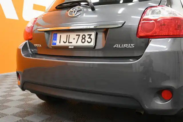 Harmaa Viistoperä, Toyota Auris – IJL-783