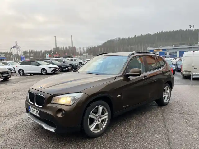 Sininen Maastoauto, BMW X1 – IJR-879