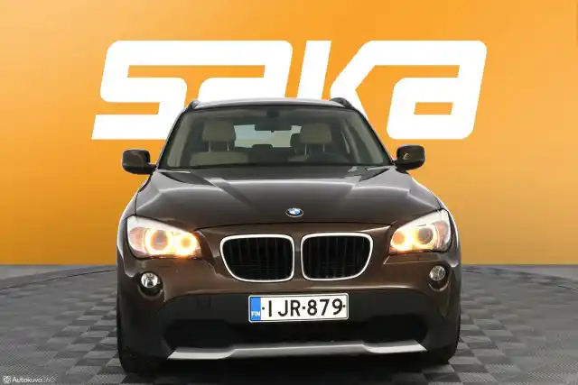 Sininen Maastoauto, BMW X1 – IJR-879