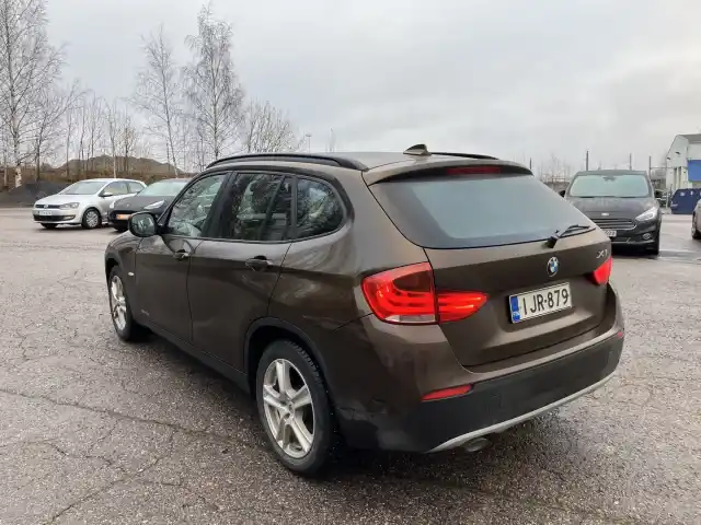 Sininen Maastoauto, BMW X1 – IJR-879