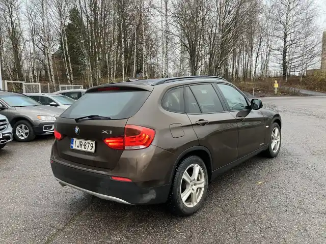 Sininen Maastoauto, BMW X1 – IJR-879