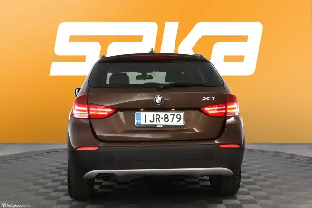 Sininen Maastoauto, BMW X1 – IJR-879