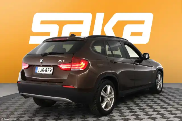 Sininen Maastoauto, BMW X1 – IJR-879