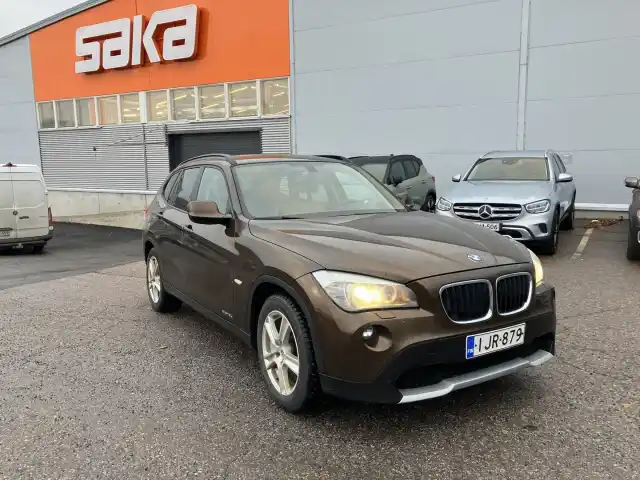 Sininen Maastoauto, BMW X1 – IJR-879