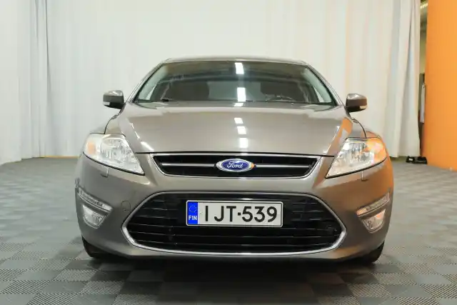 Ruskea Viistoperä, Ford Mondeo – IJT-539