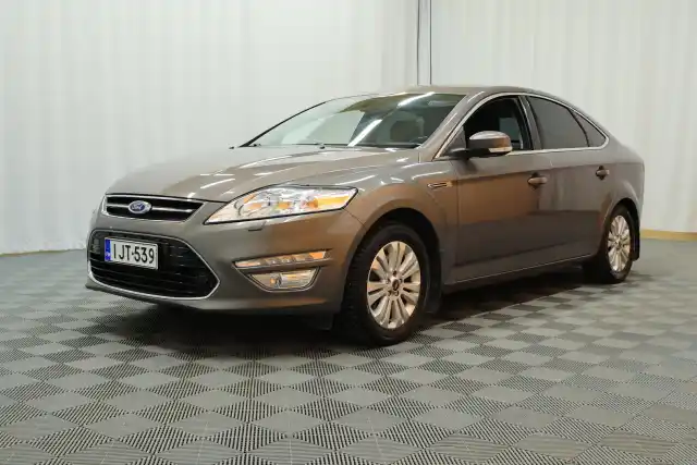 Ruskea Viistoperä, Ford Mondeo – IJT-539