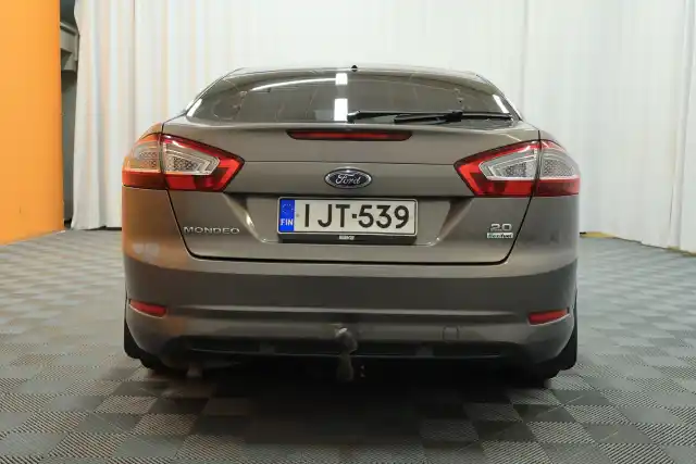 Ruskea Viistoperä, Ford Mondeo – IJT-539