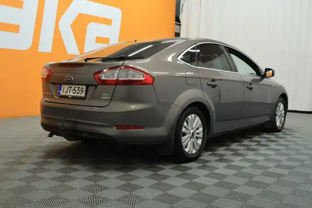 Ruskea Viistoperä, Ford Mondeo – IJT-539