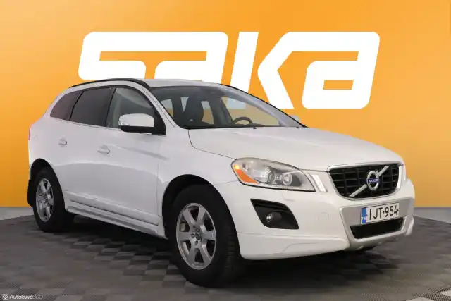 Valkoinen Maastoauto, Volvo XC60 – IJT-954
