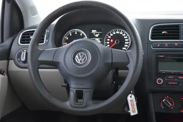 Musta Viistoperä, Volkswagen Polo – IJU-190