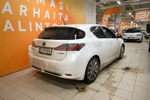 Valkoinen Viistoperä, Lexus CT – IJV-566