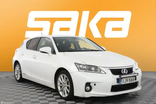 Valkoinen Viistoperä, Lexus CT – IJV-566