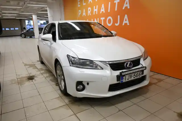 Valkoinen Viistoperä, Lexus CT – IJV-566