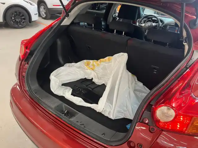 Punainen Viistoperä, Nissan Juke – IJV-937