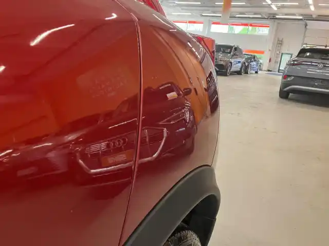 Punainen Viistoperä, Nissan Juke – IJV-937