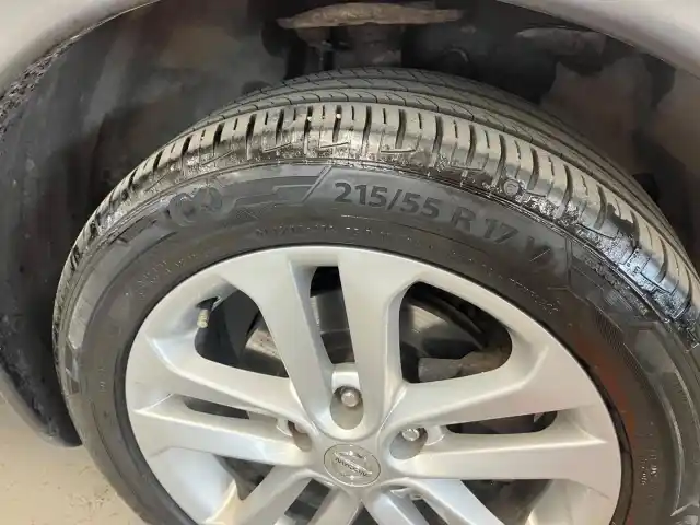 Punainen Viistoperä, Nissan Juke – IJV-937