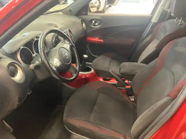 Punainen Viistoperä, Nissan Juke – IJV-937
