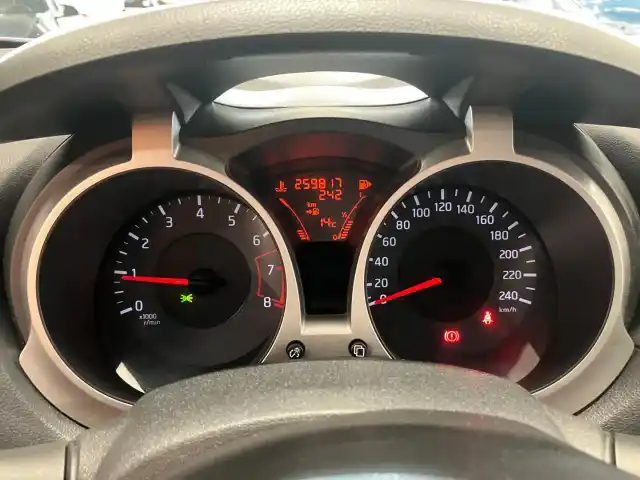 Punainen Viistoperä, Nissan Juke – IJV-937