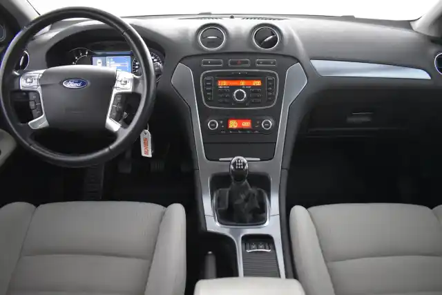 Ruskea (beige) Sedan, Ford Mondeo – IKA-446