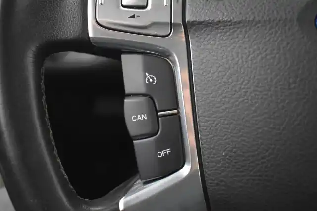 Ruskea (beige) Sedan, Ford Mondeo – IKA-446