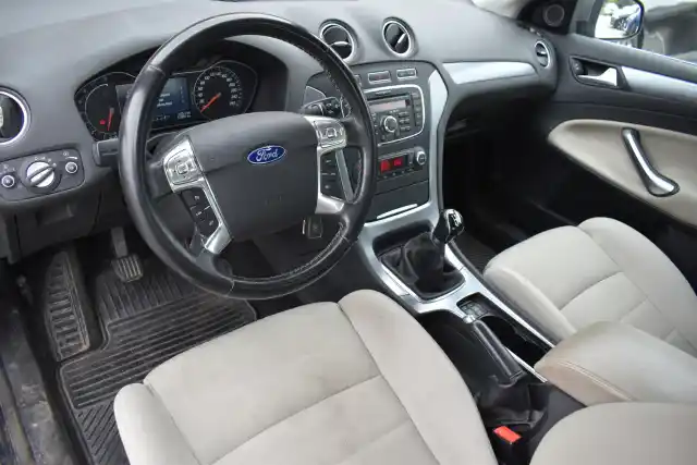 Ruskea (beige) Sedan, Ford Mondeo – IKA-446