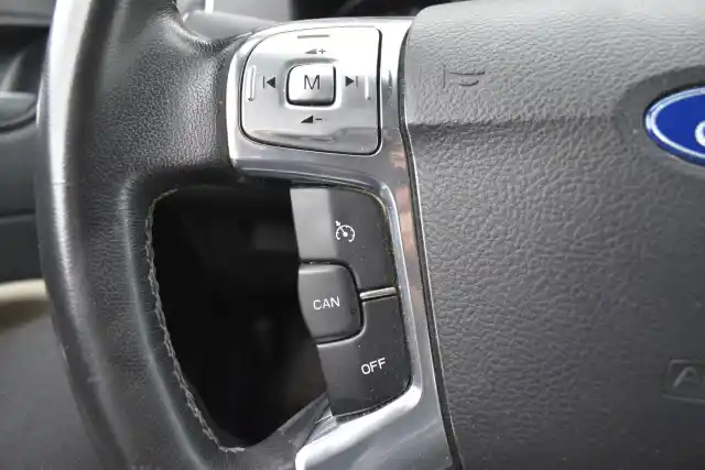 Ruskea (beige) Sedan, Ford Mondeo – IKA-446