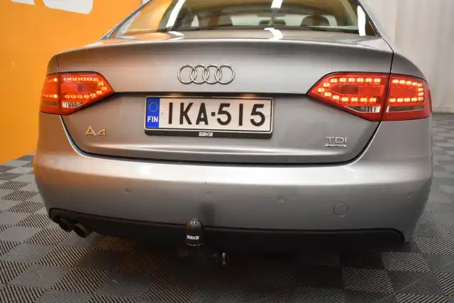 Harmaa Sedan, Audi A4 – IKA-515