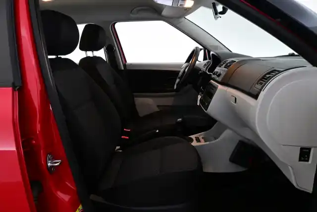 Monivär. Viistoperä, Skoda Fabia – IKA-782