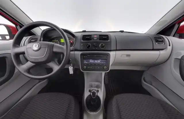 Monivär. Viistoperä, Skoda Fabia – IKA-782