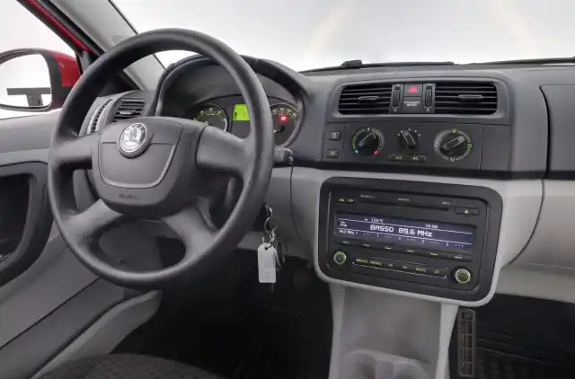 Monivär. Viistoperä, Skoda Fabia – IKA-782
