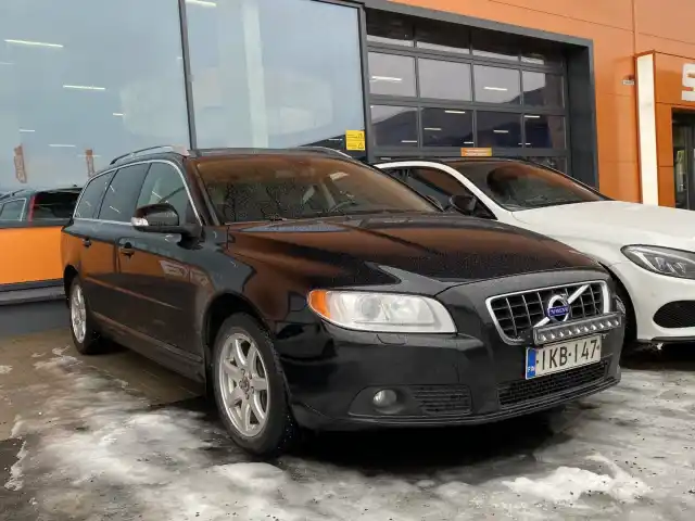 Musta Farmari, Volvo V70 – IKB-147