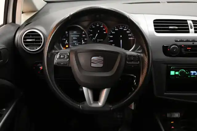 Valkoinen Viistoperä, Seat Leon – IKC-320