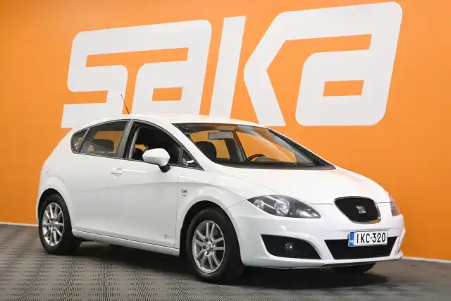 Valkoinen Viistoperä, Seat Leon – IKC-320