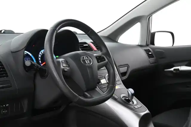 Musta Viistoperä, Toyota Auris – IKE-690