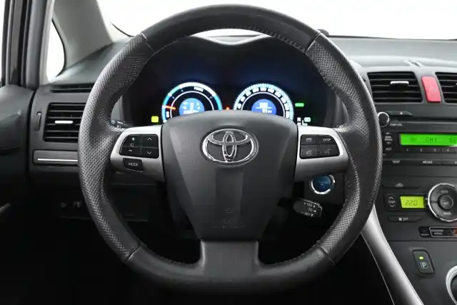 Musta Viistoperä, Toyota Auris – IKE-690