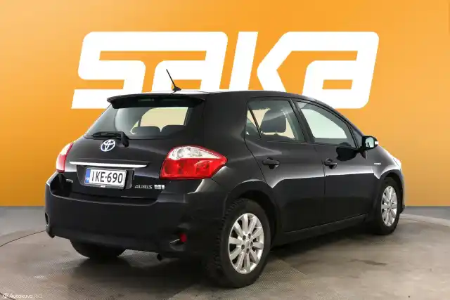 Musta Viistoperä, Toyota Auris – IKE-690