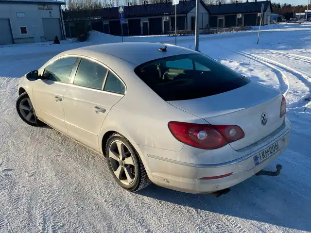 Valkoinen Coupe, Volkswagen Passat CC – IKH-206