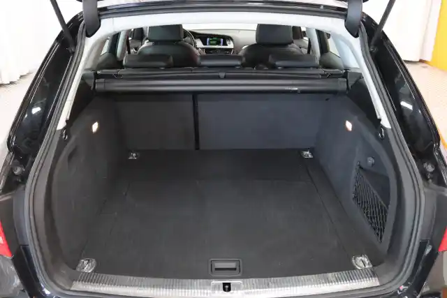 Musta Farmari, Audi A4 – IKH-932