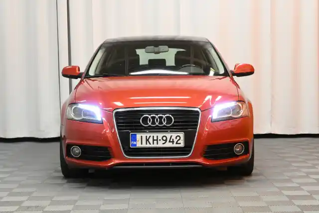 Punainen Viistoperä, Audi A3 – IKH-942